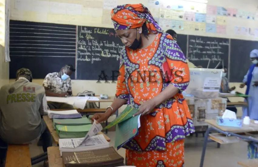 Sénégal lélection présidentielle reportée au 15 décembre 2024