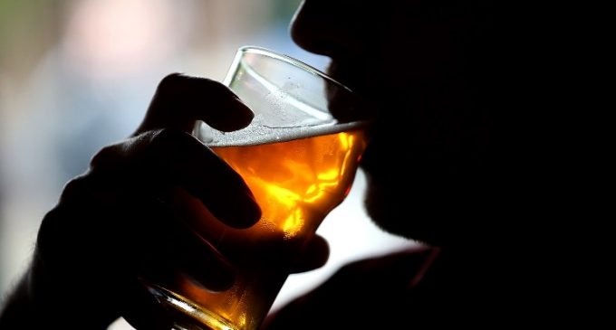 Alcool et prière, les 40 jours. Doit-on arrêter la prière?