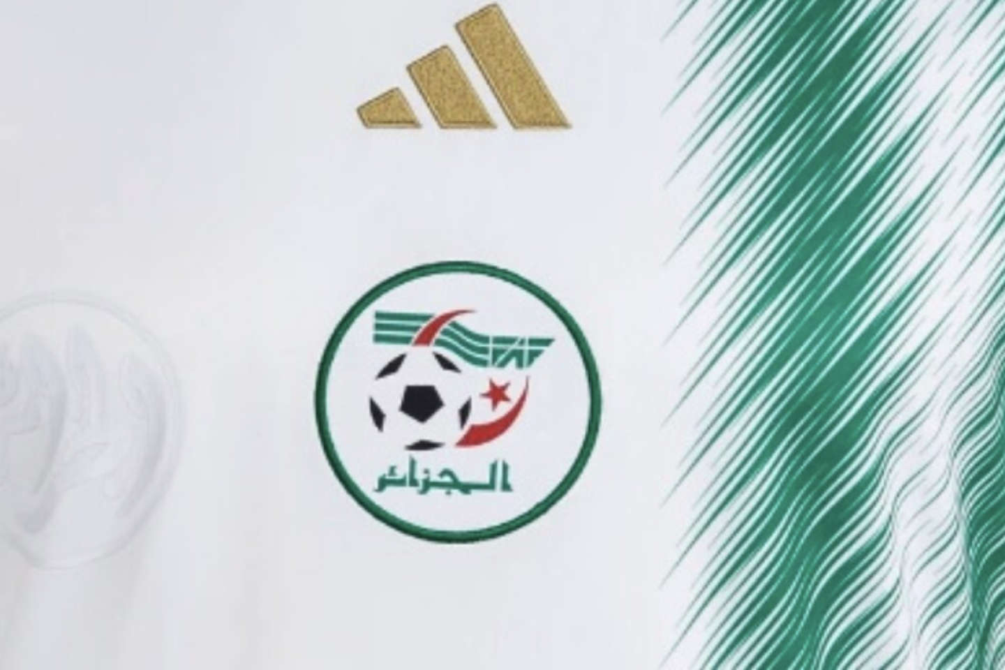 Le Maroc exige d'Adidas le retrait d'un maillot de foot de la sélection  algérienne