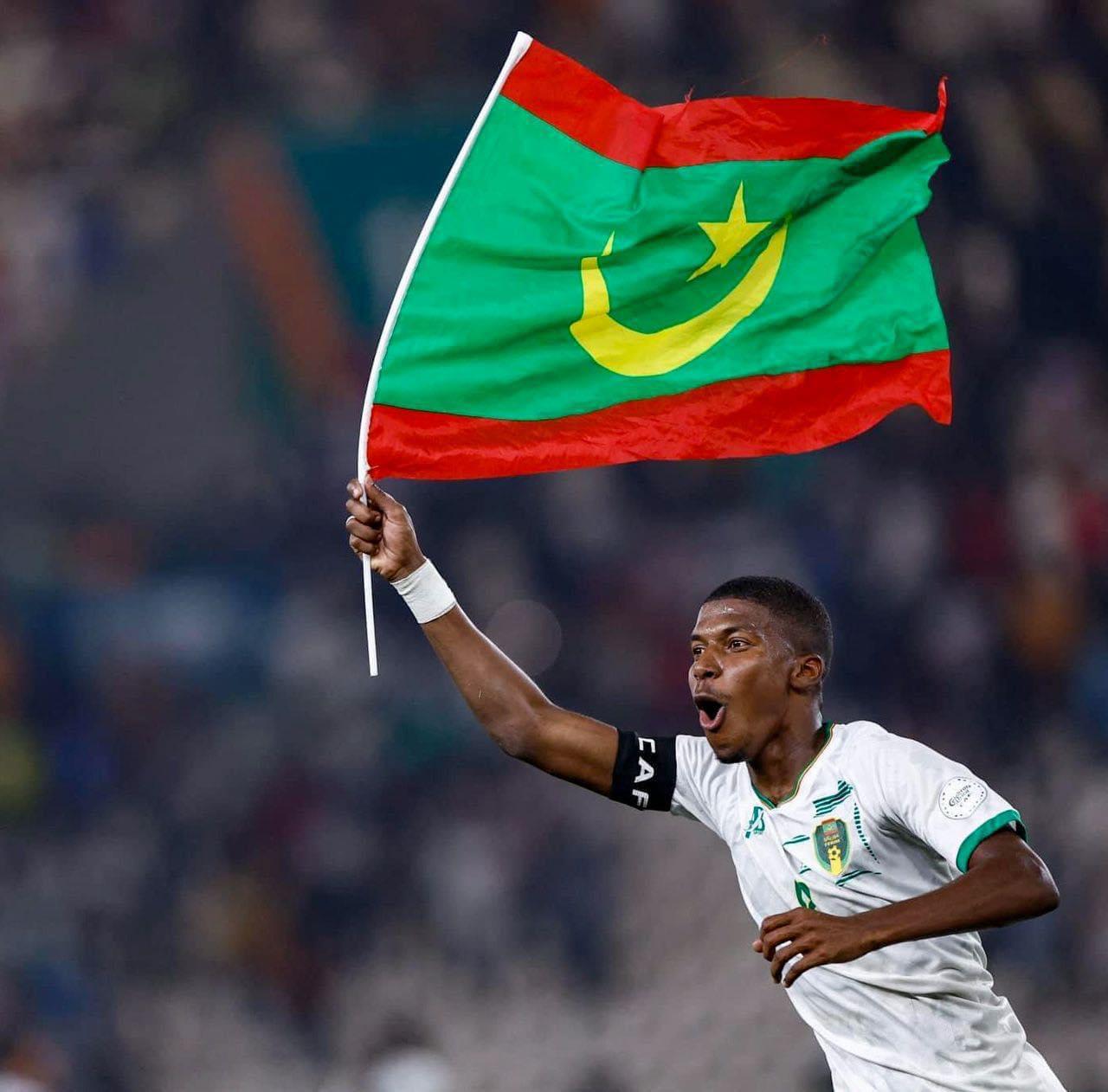 Drapeau à la main les Mourabitounes célébrent leur qualification contre l'Algérie